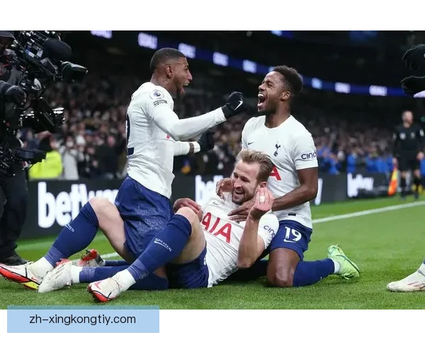 热刺正式报价利物浦求购罗宾逊